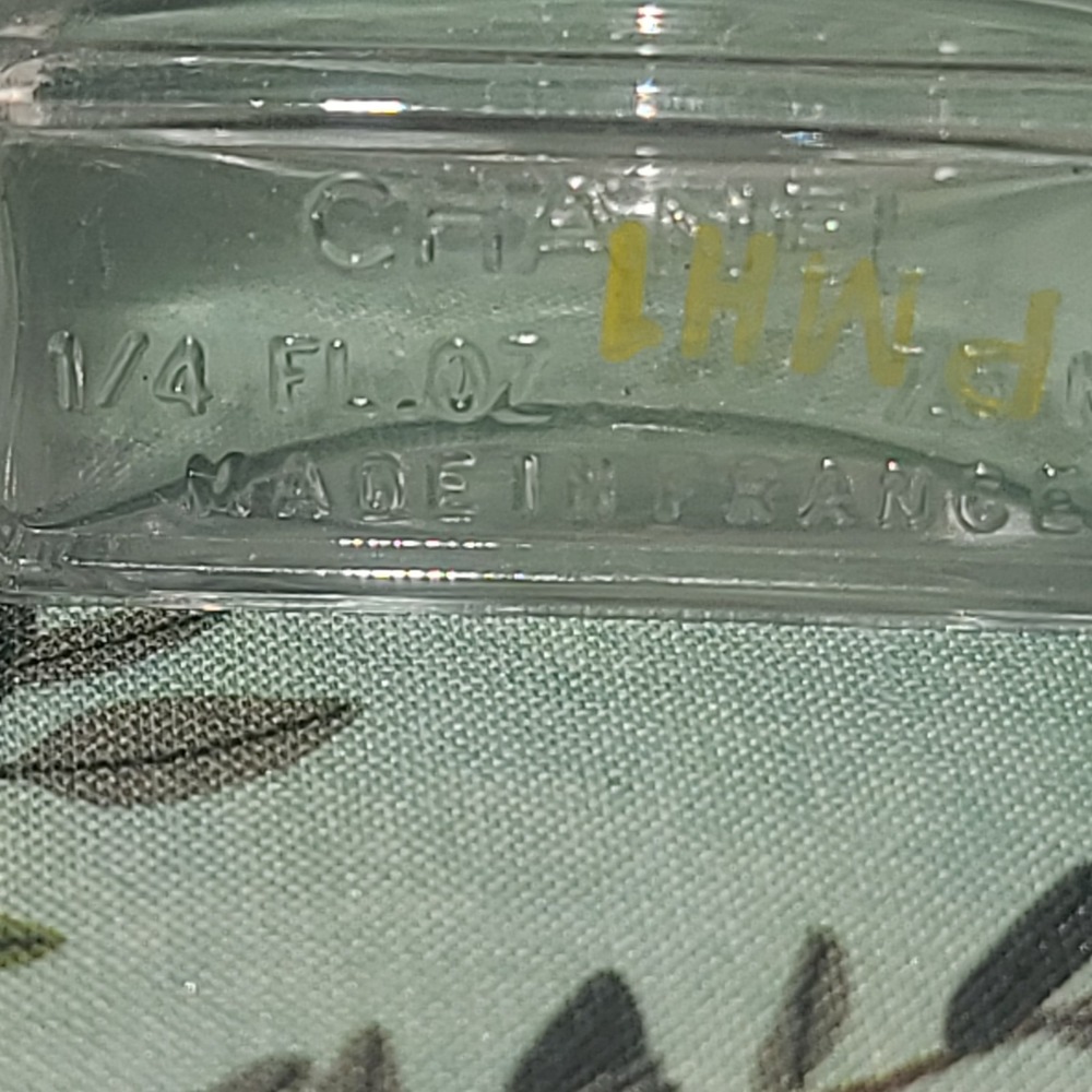 Vintage Chanel No. 5 Glass Perfume Empty Bottle Made in France - Picture 4 of 7